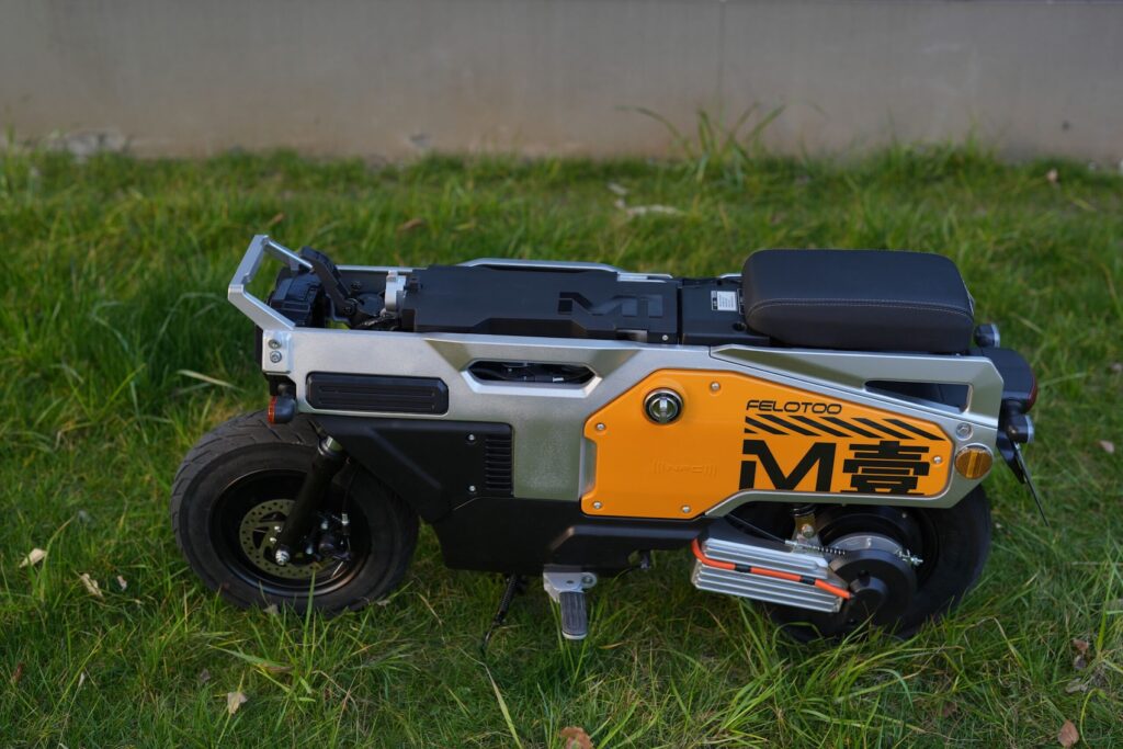 Felo M1 Elektroroller Etrix White Yellow Zusammengeklappt